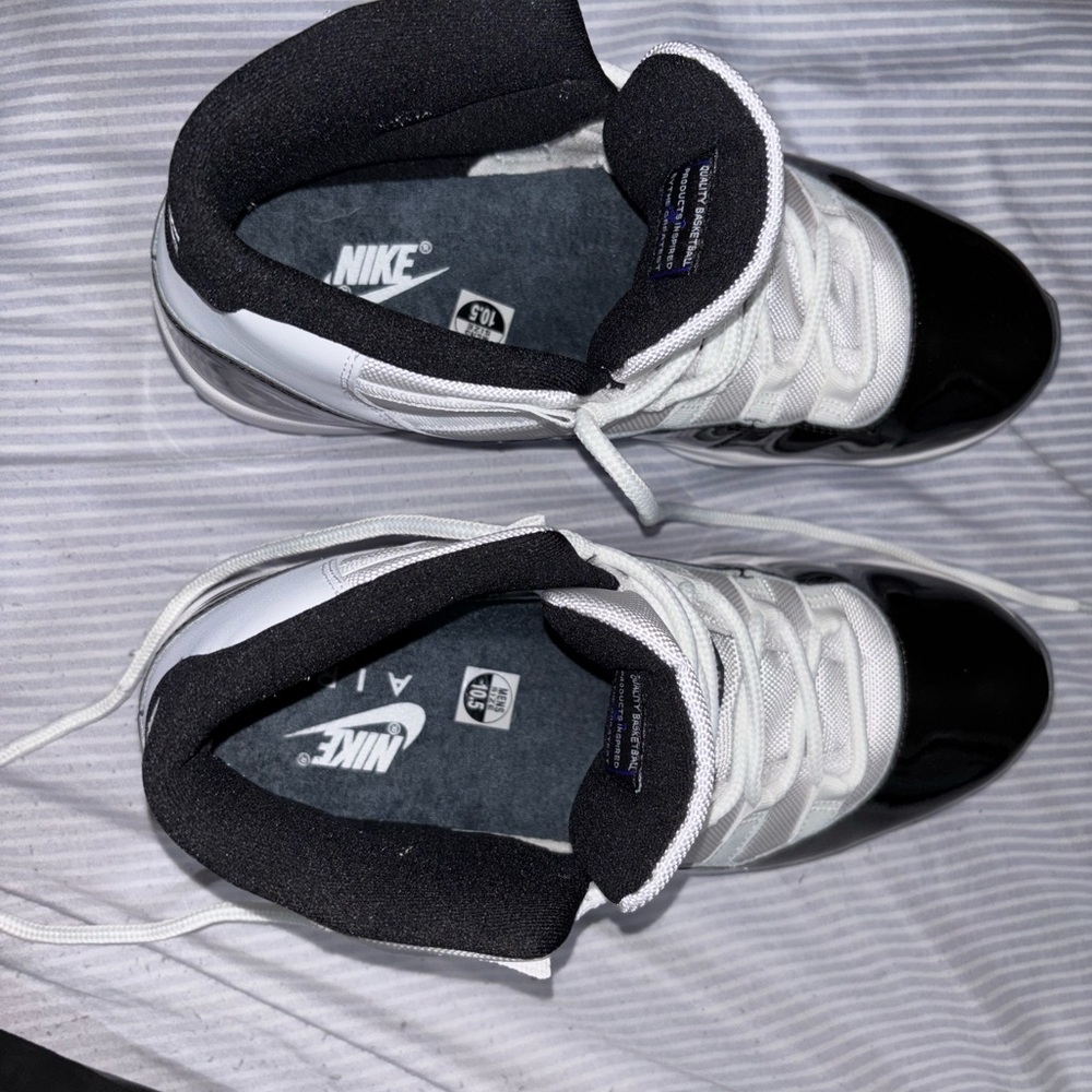 Air Jordan 11 Concord - Picture 4 of 7